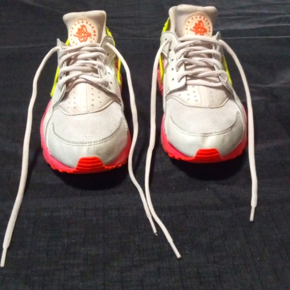 The brand is Nike the color is white, green, and pink. The size is 10